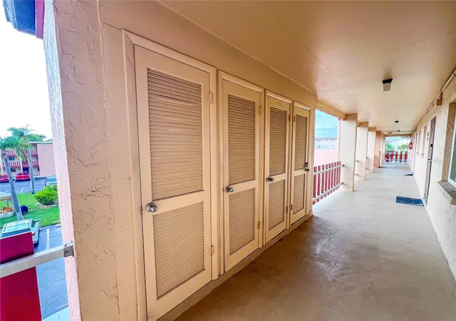 Listing Photo 2 - Condo for sale in building located at 4204 Heron Wy, BRADENTON, FL 34205 - Unit #B304