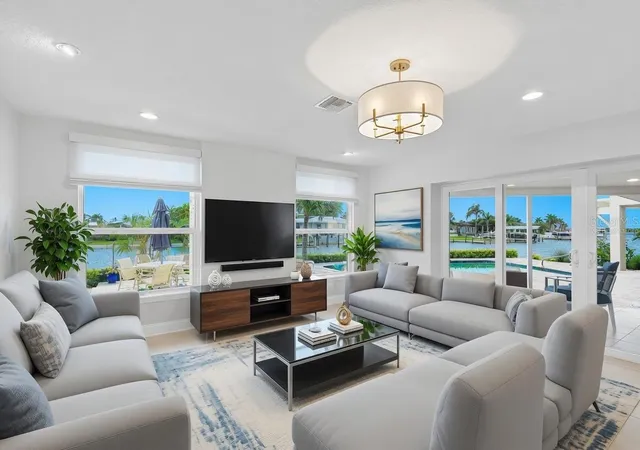 Photo 3 of Single family home for sale at 812 Snug Is, Clearwater Beach, FL 33767 | MLS# TB8530683 | Listing updated on 2026-08-05