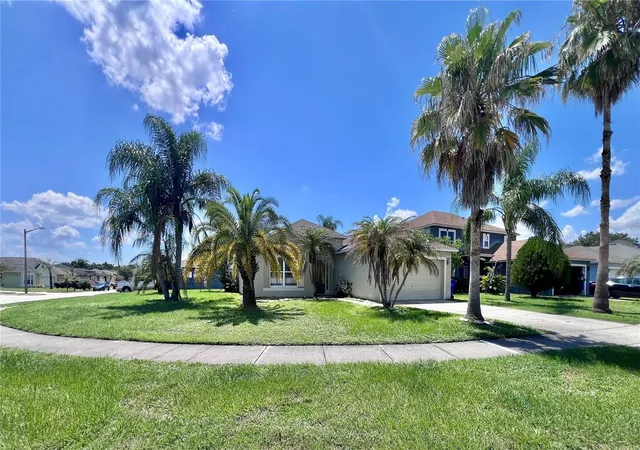 Photo 3 of Single family home for sale at 2950 Elbib Dr, Saint Cloud, FL 34772 | MLS# S5154025 | Listing updated on 2026-10-25