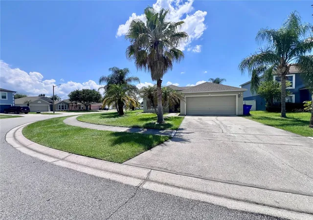 Photo 4 of Single family home for sale at 2950 Elbib Dr, Saint Cloud, FL 34772 | MLS# S5154025 | Listing updated on 2026-10-25