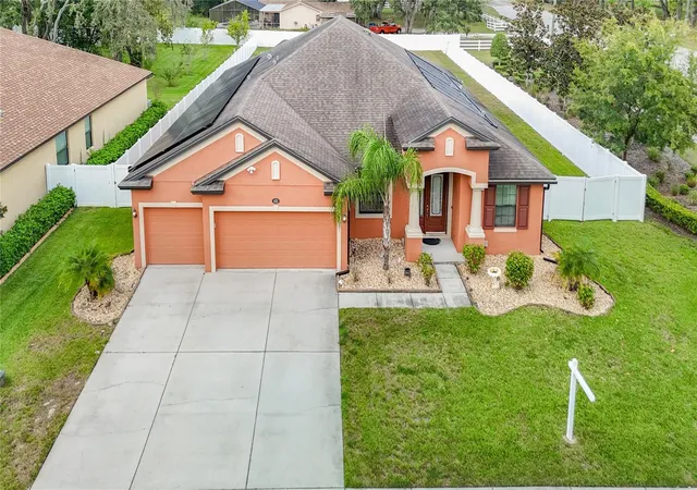 Photo 3 of Single family home for sale at 422 Challice Dr, Spring Hill, FL 34609 | MLS# W7887798 | Listing updated on 2026-08-28