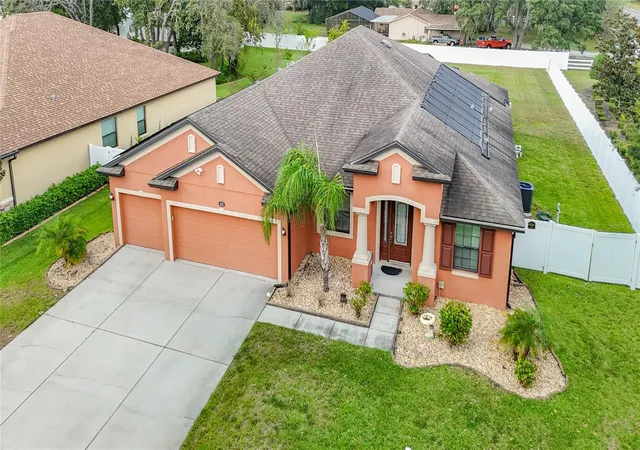Photo 3 of Single family home for sale at 422 Challice Dr, Spring Hill, FL 34609 | MLS# W7887798 | Listing updated on 2026-08-28