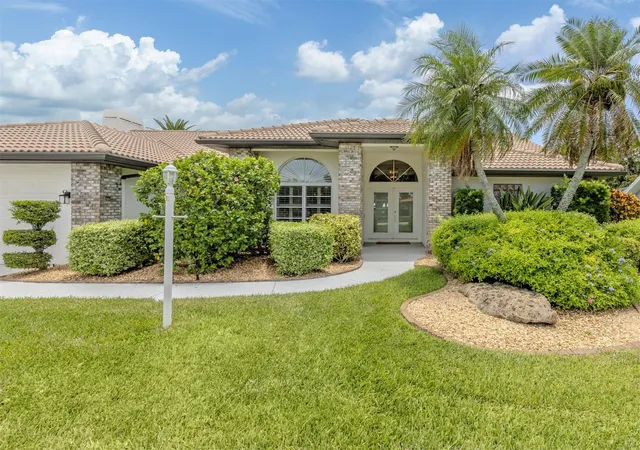 Photo 3 of Single family home for sale at 1428 Gleneagles Dr, Venice, FL 34292 | MLS# N6145075 | Listing updated on 2026-10-01