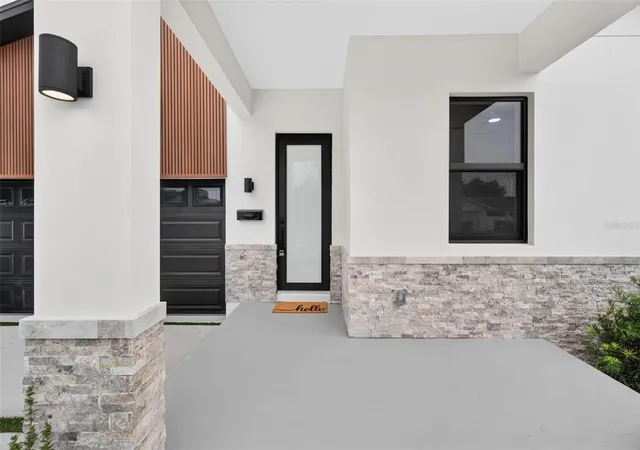 3rd image of 2227 32nd Avenue N, Saint Petersburg, FL 33713 | MLS# TB8530732