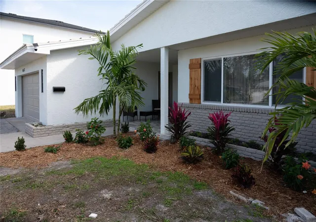 Photo 3 of Single family home for sale at 6613 Blue Heron Dr S, Saint Petersburg, FL 33707 | MLS# TB8530733 | Listing updated on 2026-08-20