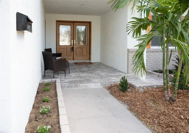 Photo 4 of Single family home for sale at 6613 Blue Heron Dr S, Saint Petersburg, FL 33707 | MLS# TB8530733 | Listing updated on 2026-08-20