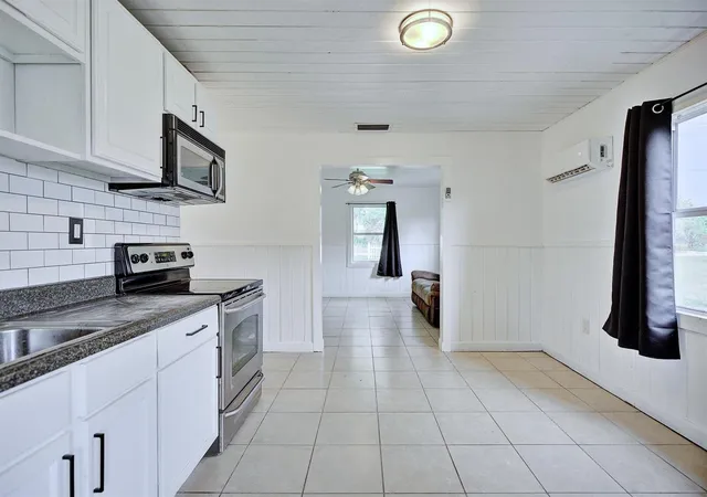 Photo 4 of Single family home for sale at 131 Wiggins Ave, Avon Park, FL 33825 | MLS# L4963612 | Listing updated on 2026-10-08