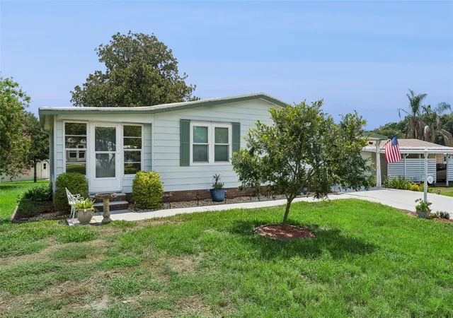 2nd image of 903 Oleander St, Lady Lake, FL 32159 | MLS# O6426471