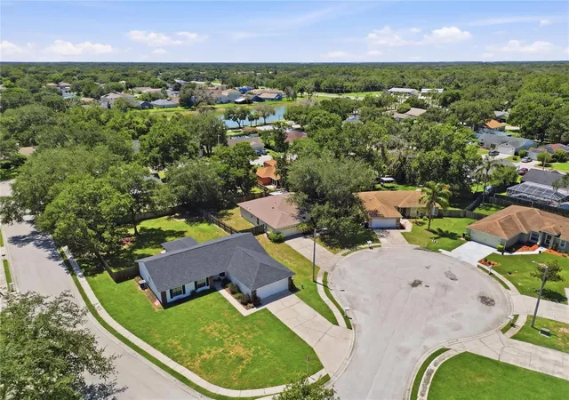 3rd image of 2614 Sundance Ct, Mulberry, FL 33860 | MLS# P4939359
