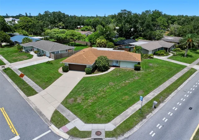 Photo 1 of Single family home for sale at 2711 Gulf Gate Dr, Sarasota, FL 34231 | MLS# A4700488 | Listing updated on 2026-09-17