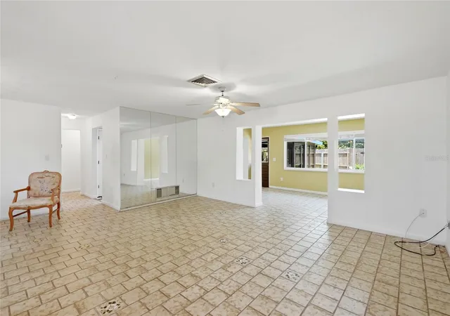 Single family home for sale at 2711 Gulf Gate Dr, SARASOTA, FL 34231 | MLS# A4700488 | Listing updated on 2026-10-01
