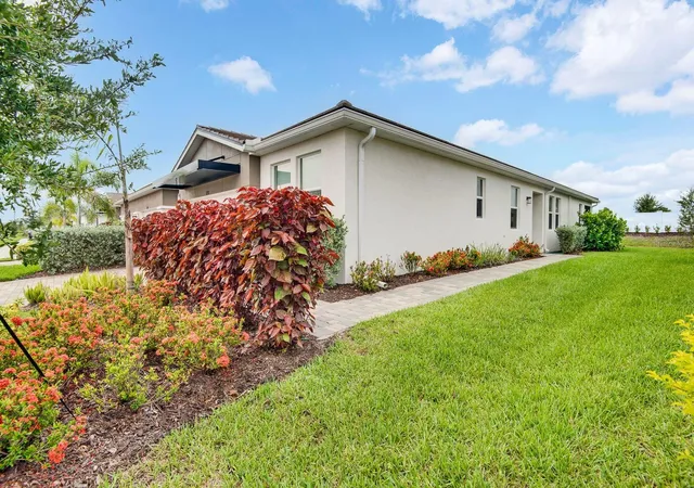 Photo 3 of Single family home for sale at 12371 Hearts Ease St, Venice, FL 34293 | MLS# A4700489 | Listing updated on 2026-08-11