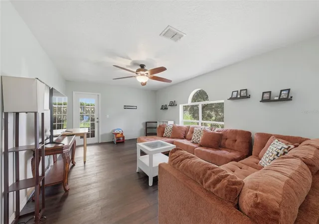 4th image of 800 Marietta Ln, Eustis, FL 32726 | MLS# O6426483