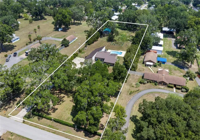 Photo 3 of Single family home for sale at 3261 Se 41st Place, Ocala, FL 34480 | MLS# OM728800 | Listing updated on 2026-09-20