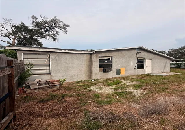 2nd image of 806 W Shell Point Rd, Ruskin, FL 33570 | MLS# TB8530783