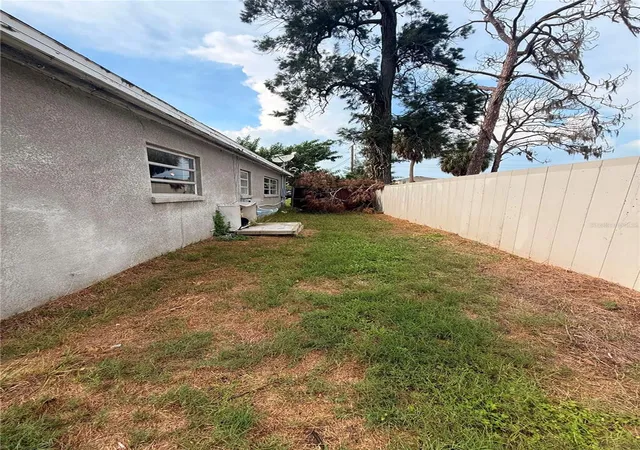 Photo 3 of Single family home for sale at 806 W Shell Point Rd, Ruskin, FL 33570 | MLS# TB8530783 | Listing updated on 2026-07-30