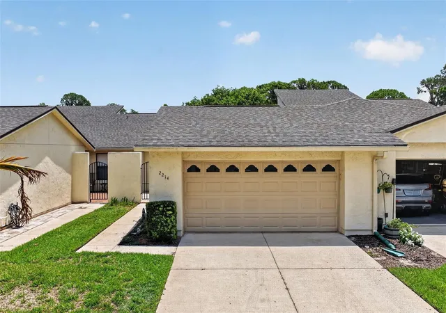 2nd image of 2214 Cypress Cove Dr #4, Tavares, FL 32778 | MLS# G5115301