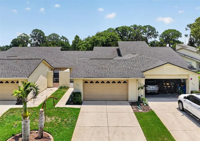 4th image of 2214 Cypress Cove Dr #4, Tavares, FL 32778 | MLS# G5115301