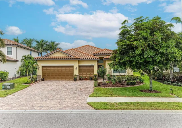 Single family home for sale at 3512 Savanna Palms Ct, LAKEWOOD RANCH, FL 34211 | MLS# A4700497