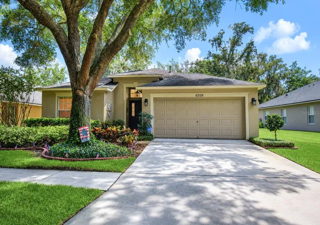 Photo 1 of Single family home for sale at 6209 Gannetdale Dr, Lithia, FL 33547 | MLS# TB8530807 | Listing updated on 2026-09-30