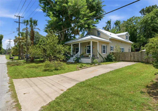 Photo 2 of Single family home for sale at 512 Se 9th Street, Ocala, FL 34471 | MLS# OM728812 | Listing updated on 2026-09-22
