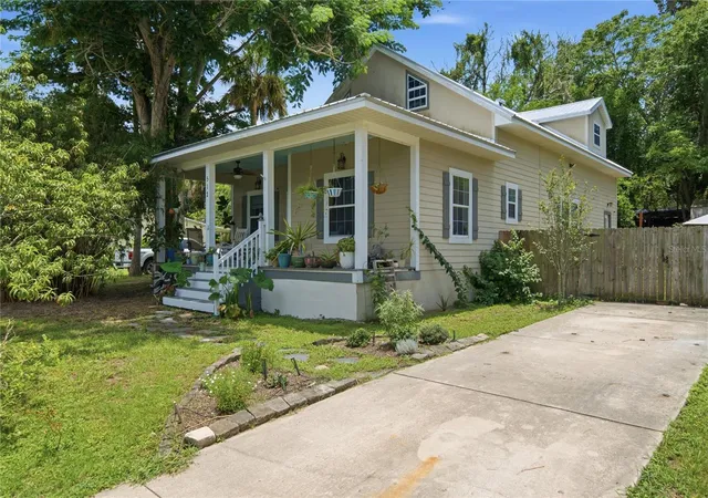 Photo 3 of Single family home for sale at 512 Se 9th Street, Ocala, FL 34471 | MLS# OM728812 | Listing updated on 2026-09-22