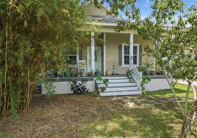 Photo 3 of Single family home for sale at 512 SE 9th Street, Ocala, FL 34471 | MLS# OM728812 | Listing updated on 2026-09-22