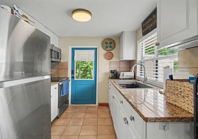Photo 1 of Single family home for sale at 3035 Hillview St, Sarasota, FL 34239 | MLS# A4700500 | Listing updated on 2026-09-21