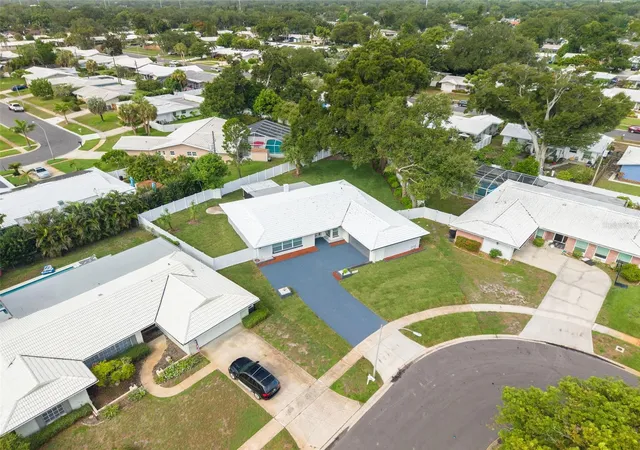 3rd image of 2065 Envoy Ct, Clearwater, FL 33764 | MLS# TB8530815