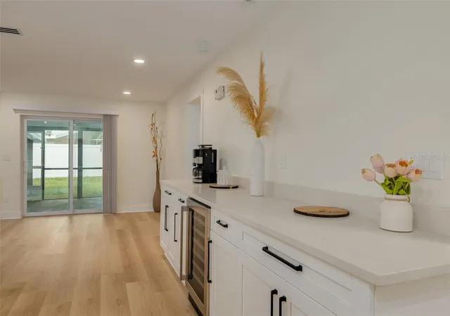 5th image of 2065 Envoy Ct, Clearwater, FL 33764 | MLS# TB8530815