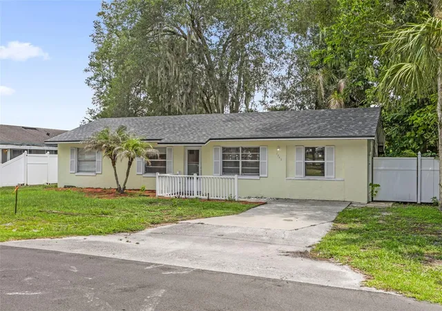 2nd image of 1349 E Wisconsin Ave, Deland, FL 32724 | MLS# O6426539