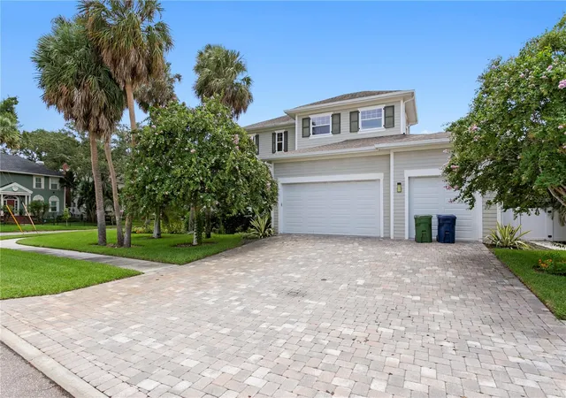 Photo 3 of Mansion for sale at 5016 W Evelyn Dr, Tampa, FL 33609 | MLS# TB8530834 | Listing updated on 2026-09-23
