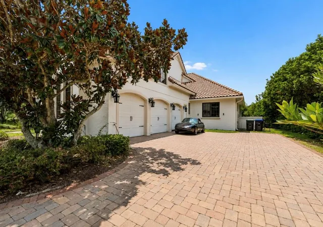 Photo 4 of Single family home for sale at 13250 Bellaria Cir, Windermere, FL 34786 | MLS# W7887812 | Listing updated on 2026-07-31
