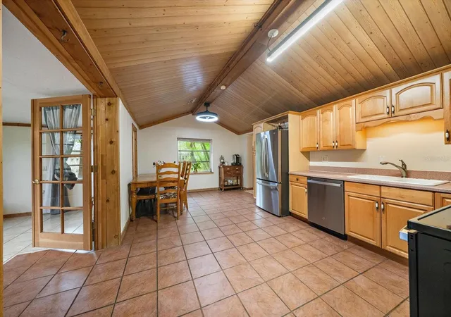 Photo 4 of Single family home for sale at 4102 Royal Palm Ave, Sarasota, FL 34234 | MLS# A4700511 | Listing updated on 2026-09-12