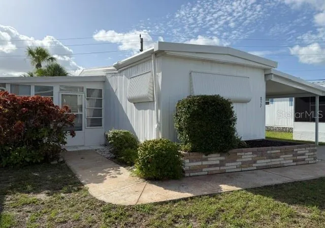 Photo 1 of Sale Pending at 857 S Green Cir, Venice, FL 34285 | MLS# N6145079 | Listing updated on 2026-08-05
