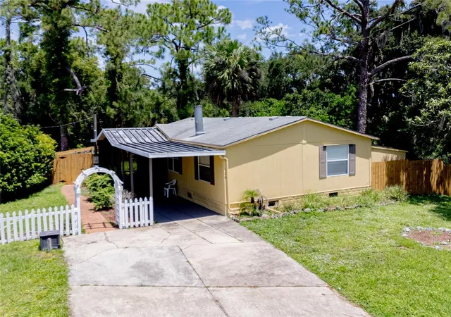 Photo 3 of Manufactured home for sale at 120 Niver St, Port Orange, FL 32127 | MLS# O6426562 | Listing updated on 2026-09-23