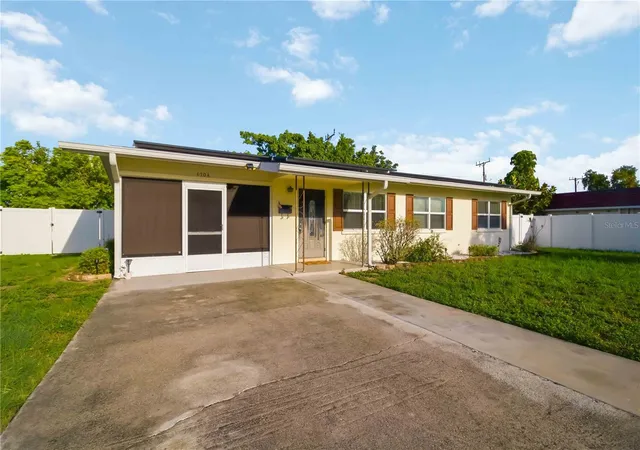 Photo 2 of Single family home for sale at 4704 Park Acres Dr, Bradenton, FL 34207 | MLS# A4700516 | Listing updated on 2026-08-02