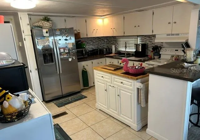Photo 2 of Manufactured home for sale at 607 50th Avenue Ter W, Bradenton, FL 34207 | MLS# A4700517 | Listing updated on 2026-09-03