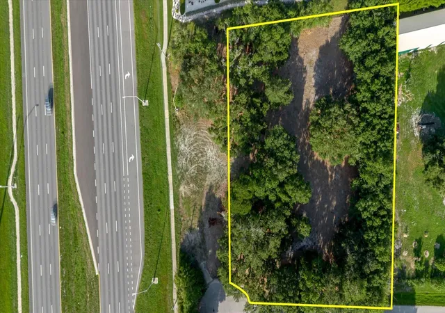 3rd image of 17380 Riverstone Dr, Lutz, FL 33558 | MLS# TB8530861