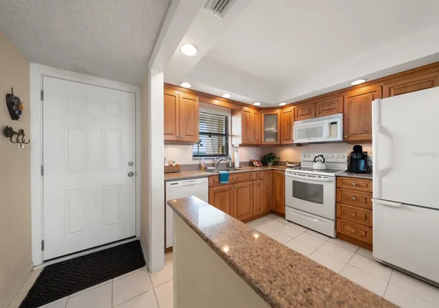 3rd image of 1230 Gulf Blvd #403, Clearwater Beach, FL 33767 | MLS# TB8530872
