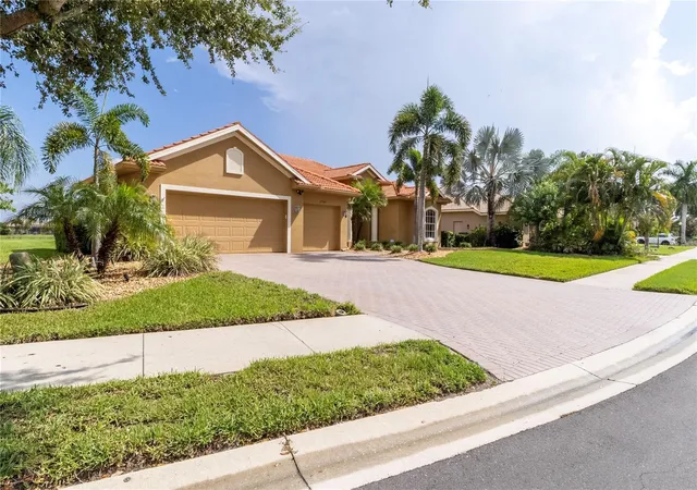 Photo 2 of Single family home for sale at 12709 Penguin Dr, Bradenton, FL 34212 | MLS# TB8530887 | Listing updated on 2026-10-06