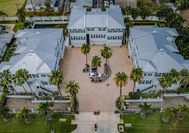 Photo 3 of Townhouse for sale at 7010 Grevilla Ave S, South Pasadena, FL 33707 | MLS# TB8530895 | Listing updated on 2026-09-14