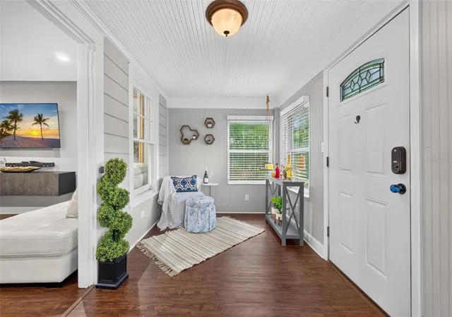 Photo 3 of Single family home for sale at 920 29th Street N, Saint Petersburg, FL 33713 | MLS# TB8530898 | Listing updated on 2026-10-19