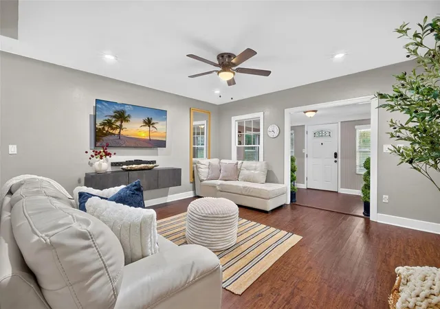 Photo 4 of Single family home for sale at 920 29th Street N, Saint Petersburg, FL 33713 | MLS# TB8530898 | Listing updated on 2026-10-19