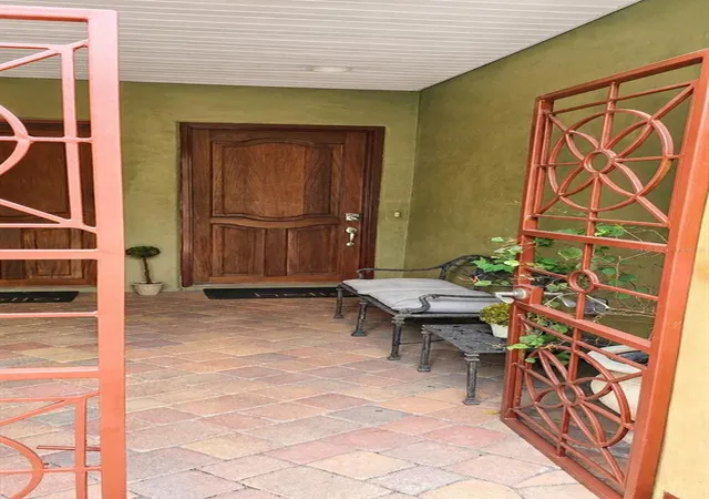 Photo 3 of Townhouse for sale at 4907 Bayshore Blvd #103, Tampa, FL 33611 | MLS# TB8530900 | Listing updated on 2026-08-30