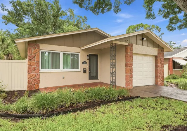 Photo 2 of Single family home for sale at 205 Se Monroe Cir N, Saint Petersburg, FL 33703 | MLS# OM728838 | Listing updated on 2026-09-15
