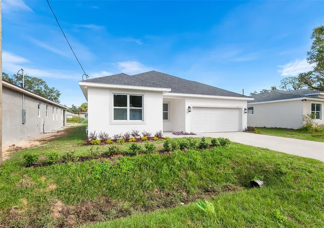 Photo 3 of Single family home for sale at 2519 Avenue E Sw, Winter Haven, FL 33880 | MLS# TB8530908 | Listing updated on 2026-09-15