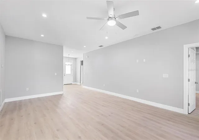 Photo 4 of Single family home for sale at 2519 Avenue E SW, Winter Haven, FL 33880 | MLS# TB8530908 | Listing updated on 2026-09-15