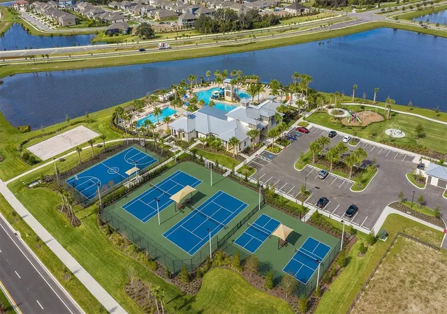 Photo 2 of Single family home for sale at 5314 Spring Maiden Cir, Apollo Beach, FL 33572 | MLS# S5154059 | Listing updated on 2026-09-20