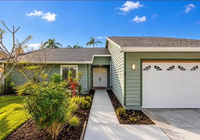Photo 3 of Single family home for sale at 10906 Autumn Oak Pl, Tampa, FL 33618 | MLS# TB8530917 | Listing updated on 2026-10-03